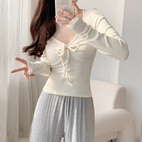 The inner wear is unique and gentle Korean style pure desire hot girl spring and autumn V-neck strap long-sleeved T-shirt bottoming shirt