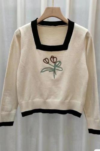 Xinzi wild taro mud hits milk autumn and winter Hong Kong style embroidery niche design pullover sweater