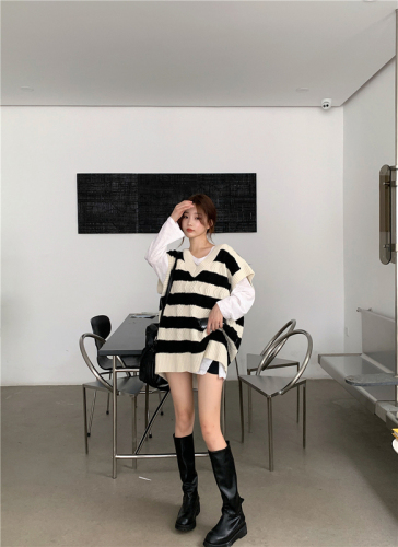 Real price Korean version versatile striped loose sweater vest