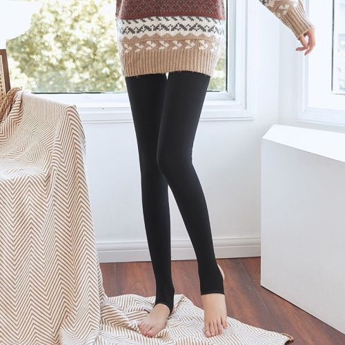 Spring, autumn and winter medium-thick stockings women's anti-snag flesh-colored pantyhose bare-legged artifact plus velvet thickened large-size leggings