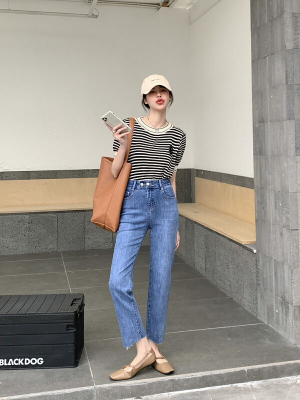[Korean original] Two-button all-match cut-legged high-elastic thin cigarette pants jeans 3008