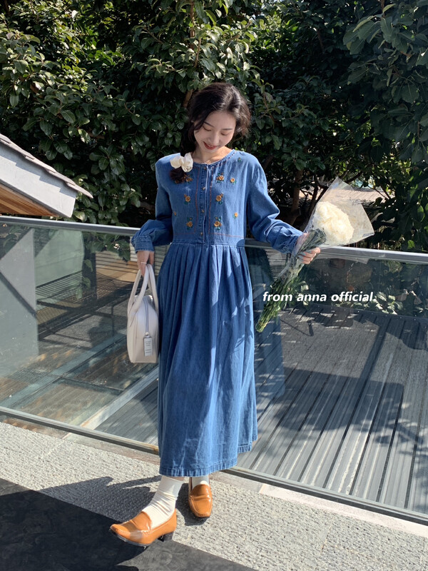 [FROM ANNA/TABLE BLUE] Age-reducing embroidered floral loose denim dress 232020# LSW