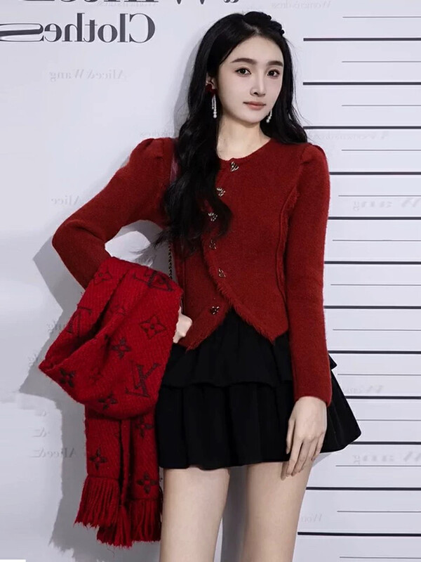 【L.L STUDIO】Small Xiangfeng Irregular Slanted Buckle Tassel Knitwear 78747# PCZ