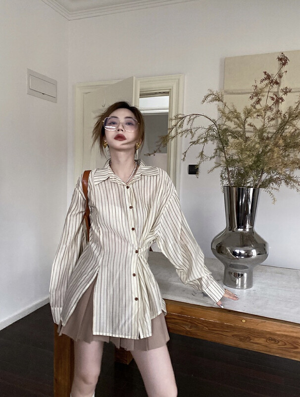 2023 early spring new style! [SAVAGE] loose asymmetric slit waist button design striped shirt S2095# LXC