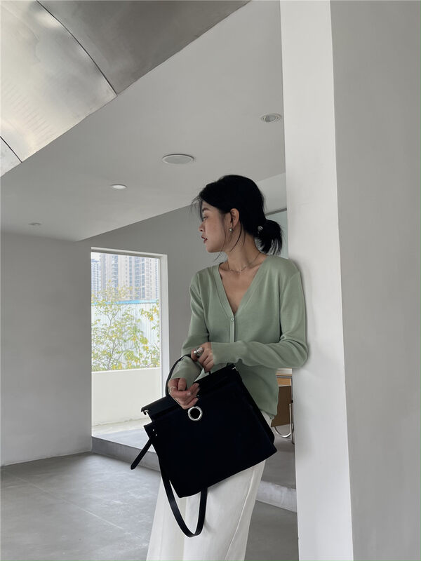2023 early spring new! 【SOUL】Minimalist V-neck solid color long-sleeved knitted cardigan 6707# CLS