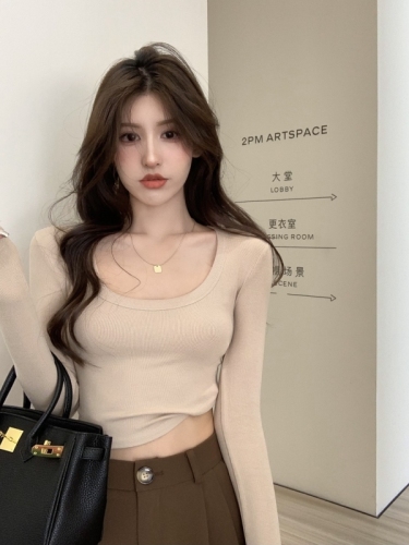 Real shot spring hot girl style low U-neck self-cultivation elastic thread cotton short long-sleeved T-shirt small sexy navel bottoming shirt