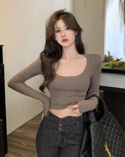 Real shot spring hot girl style low U-neck self-cultivation elastic thread cotton short long-sleeved T-shirt small sexy navel bottoming shirt
