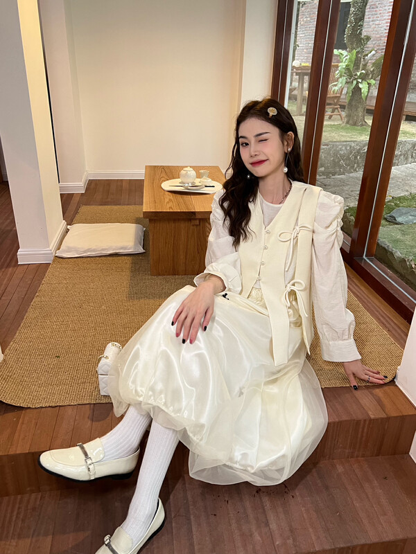 【FEI MAO】Early spring retro French v-neck tie irregular fashion design all-match vest Z-9022