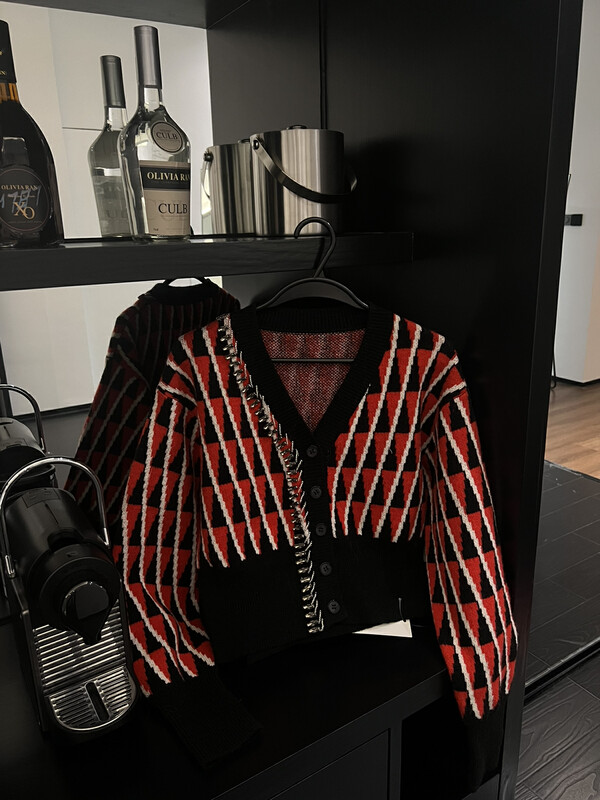 【FEI MAO】Fashionable foreign style high-quality heavy industry houndstooth V-neck cardigan retro sweater Z-15011