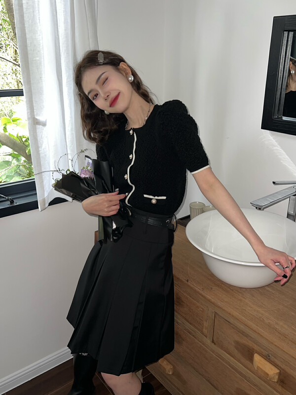 【FEI MAO】early spring elegant little fragrant pearl buckle French temperament pleated warm sweater Z-3336# LSL