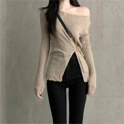 Spring and autumn new solid color sexy one-shoulder design sense of slit waist waist slim khaki knitted top women