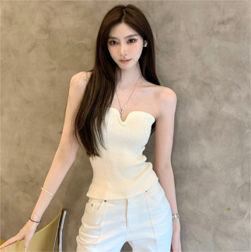 In spring and autumn, sleeveless knitted tube top, pure desire style, summer design sense, self-cultivation, all-match hot girl solid color vest