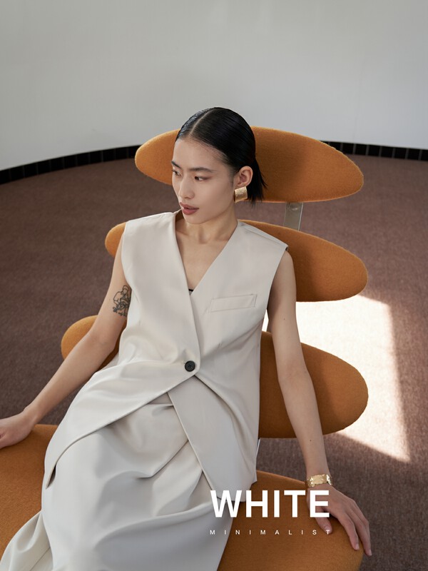 2023 early spring new!【WHITE】V-neck slanted buckle short layered vest W88871# LFY