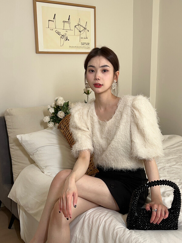 【FEI MAO】泡泡袖甜美早春圓領簡約純色時尚亮絲短袖小衫C-909