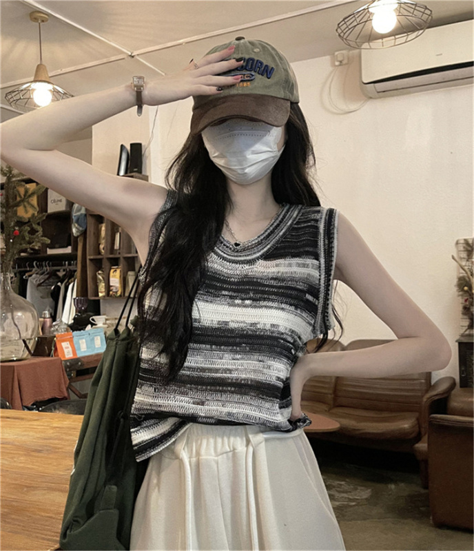 Real price real price striped vest women's summer top 2023 design sense loose sleeveless hollow knitted vest