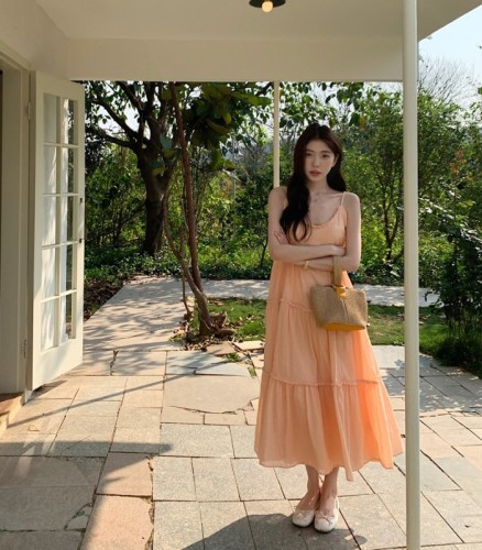 Real shot Korean design sense temperament all-match lace stitching suspender cake skirt dress
