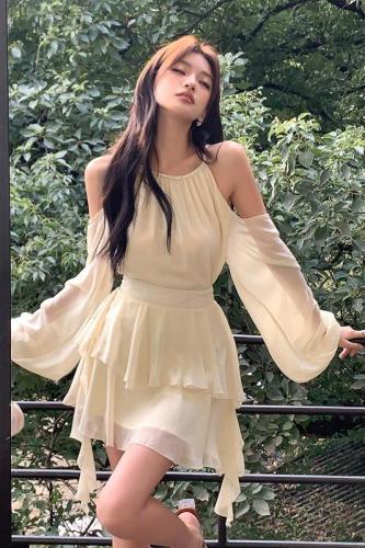 Control price 96 real shot 2023 spring and summer new apricot-colored halter neck off-the-shoulder top waist suit women's short skirt two-piece set