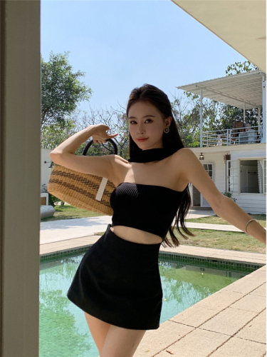 Real shot real price sweet and spicy knitted hanging neck tube top small camisole tight elastic short top for women