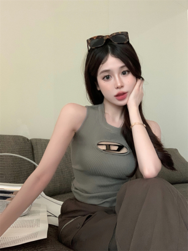 Real price real price Yu Shuxin same style hollow metal round label hot girl knitted camisole slim top