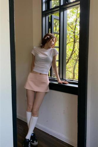 Real price, all-match basic round neck short-sleeved T-shirt + character hot girl low waist mini skirt