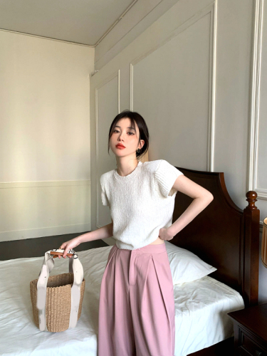 Hong Kong style retro short-sleeved knitted sweater women summer  new design sense sexy hot girl niche short top