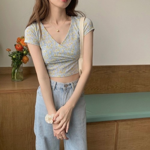 Floral T-shirt women's design sense slim short-sleeved summer Korean version v-neck short high waist top women