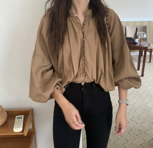 Korean chic French retro round neck single-breasted lantern sleeve design loose and versatile solid color shirt top women