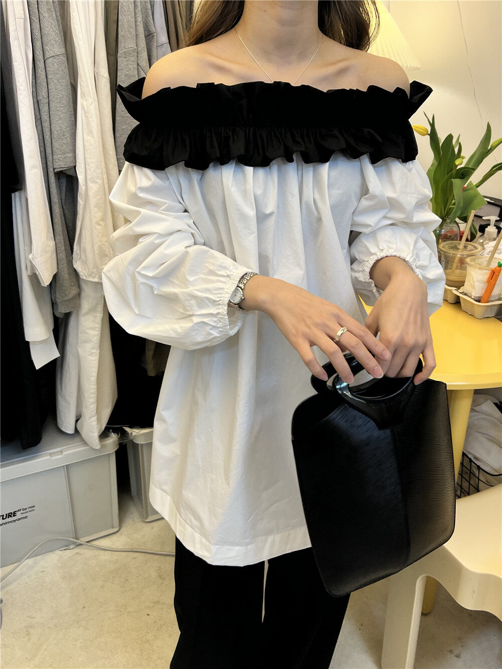 2023 early spring new! [SANBARA] Contrasting color lace one-shoulder shirt YS1-8112# LSW