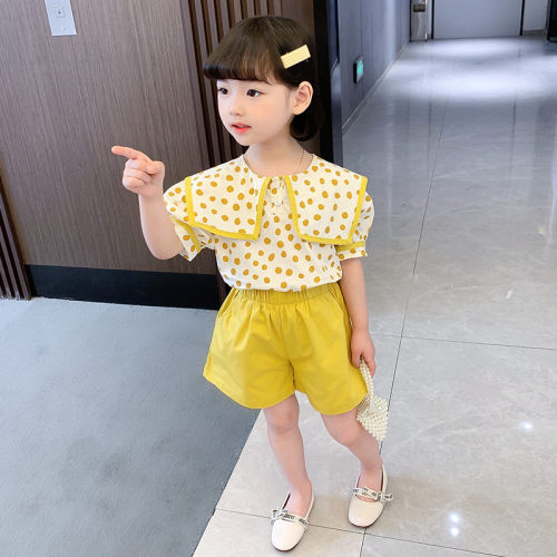Girls summer polka dot suit 2023 new middle and big children fashionable lapel foreign style summer shorts two-piece set