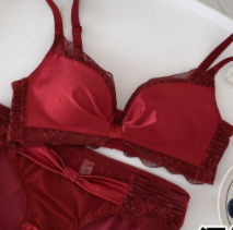 Red seamless underwear women's small chest gathered breasts to prevent sagging no steel ring silky satin thick bra set