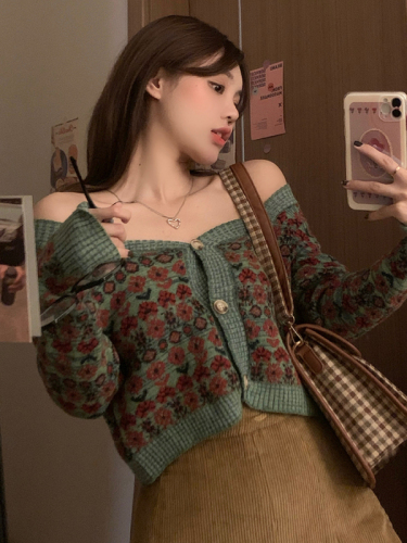 Real price ~ Korean version versatile retro flower age reducing knitted sweater cardigan jacket female