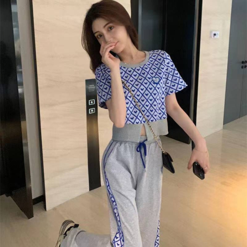 Casual sports suit female 2023 summer new fashion foreign style age reduction temperament top wide-leg pants two-piece trendy