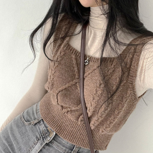 Real price Korean version of solid color feminine square collar twist corset wool layered pullover camisole knitted vest