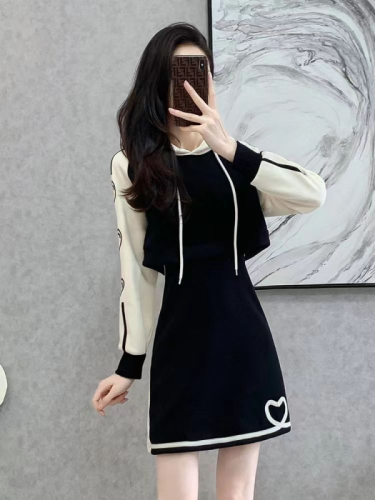 2023 new small man wear foreign style short man splicing casual sports hooded sweater dress female spring dress