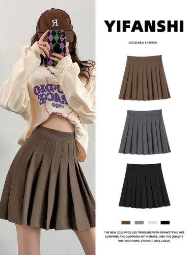 With lining, zipper, and buttons, the ultra-hot skirt looks thin and versatile. Small people can wear it with A-line culottes