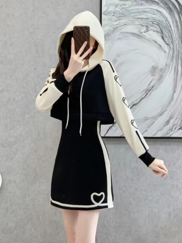 2023 new small man wear foreign style short man splicing casual sports hooded sweater dress female spring dress