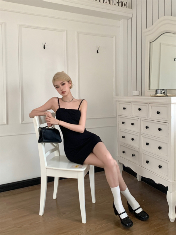 Real shot, net price, retro temperament slimming black suspender dress