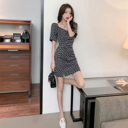 High-end polo dress women's spring and summer 2023 new small person hit color and look thin casual Hepburn style little black dress