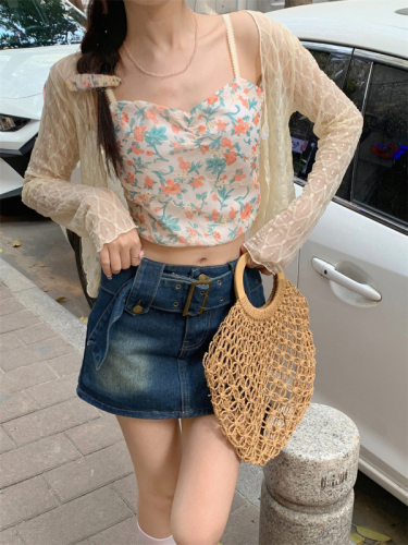 Real shot real price retro Hong Kong style hot girl denim bag hip skirt pants + floral suspenders + apricot small shawl