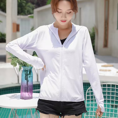 Ice silk sunscreen women's breathable anti-UV 2023 summer new hooded sunscreen clothing thin section versatile couple jacket