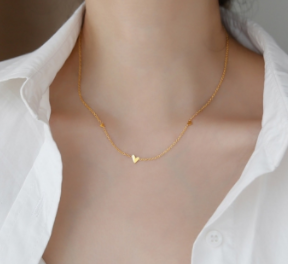[Titanium Steel Color Preservation] Three small peach hearts love thin chain sweet and romantic ins style niche simple girlfriends necklace