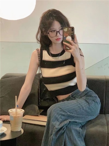 Striped vest women's inner wear in the summer of  new slim fit and thin short style outer wear suspender top