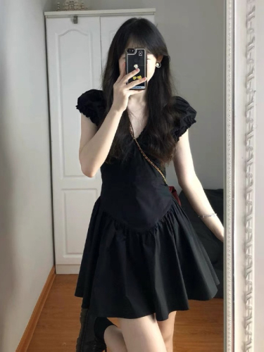 Small one-piece dress black Hepburn style tea break French style high-end little black dress summer women's clothing  new