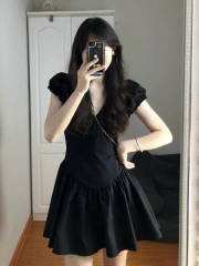 Small one-piece dress black Hepburn style tea break French style high-end little black dress summer women's clothing 2023 new