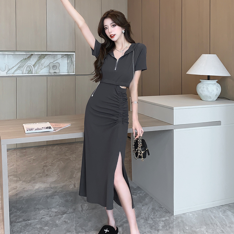 2023 summer new design sense carefully machine exposed waist pleated slit hooded long dress