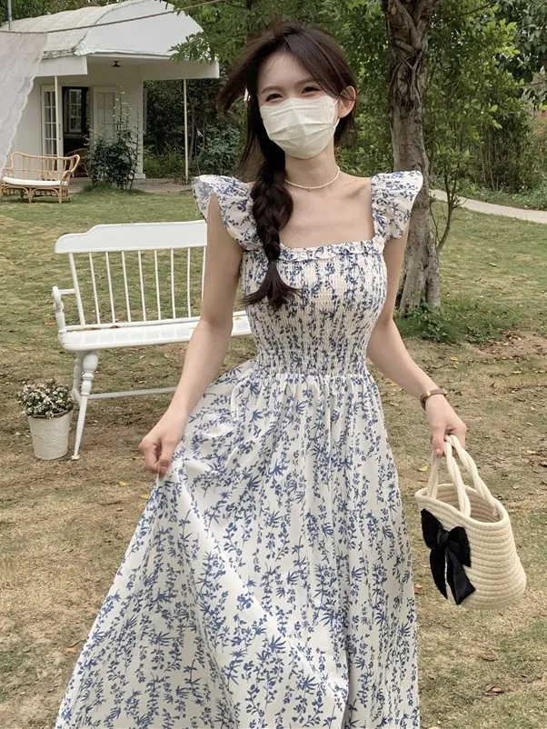 Summer 2023 new French style small fresh blue floral suspender skirt female waist slim tube top small flying sleeve dress