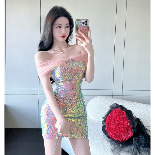 Real time shooting of women's fashion celebrity style color bead film off shoulder one line collar slim fitting buttocks party dress dress