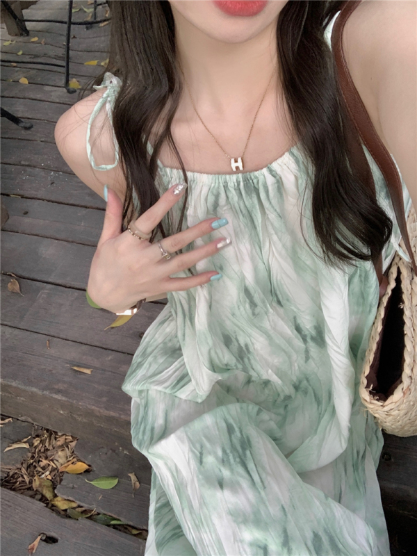 Real price 2023 vacation skirt tea break French retro slim lazy style mid-length suspender dress