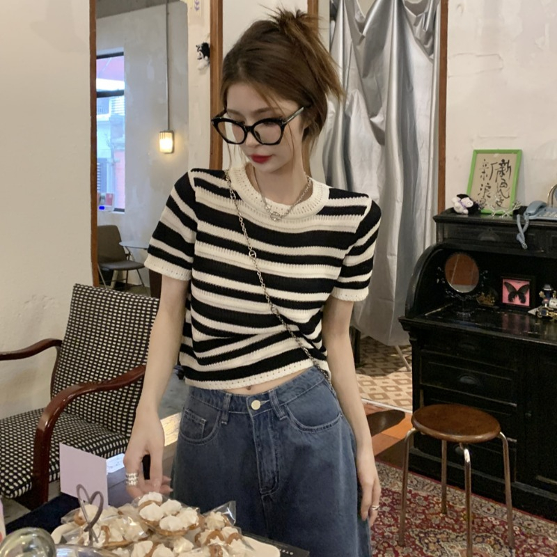 Hollow striped short knitted sweater top women's summer design sense machine thin short-sleeved t-shirt slim fit