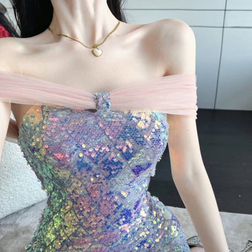 Real time shooting of women's fashion celebrity style color bead film off shoulder one line collar slim fitting buttocks party dress dress